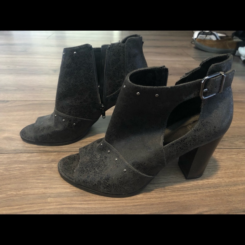 Simply Vera Wang Black Studded Heels Size 10